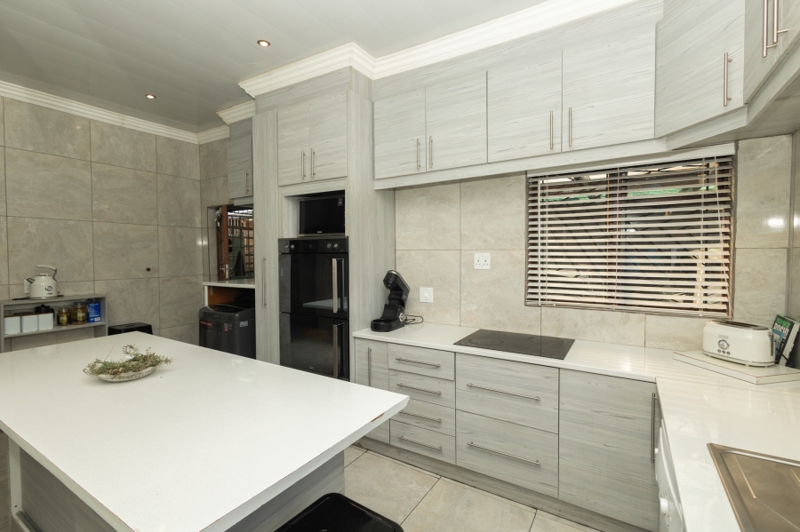 3 Bedroom Property for Sale in Ravensmead Western Cape